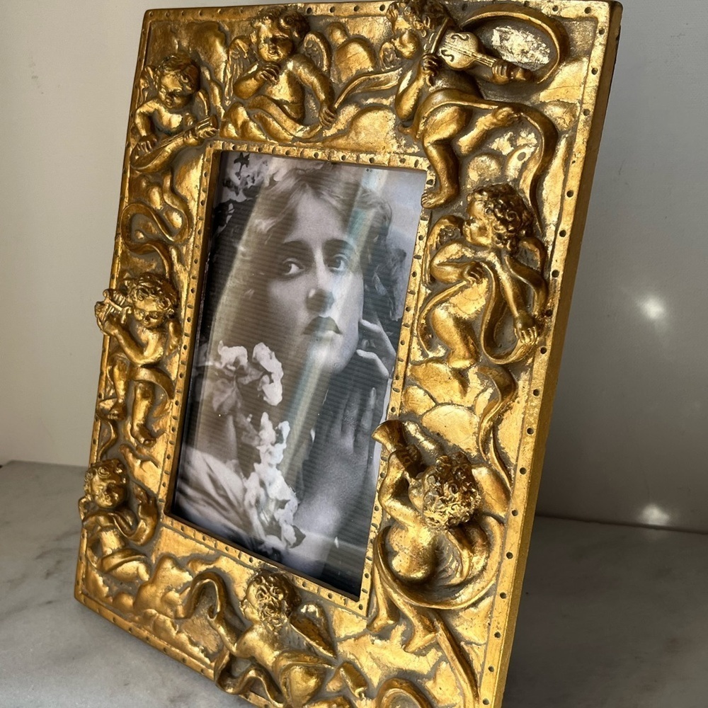 Large gilded Cherub Picture Frame holds 5”x7”. Rare - Picture 7 of 15
